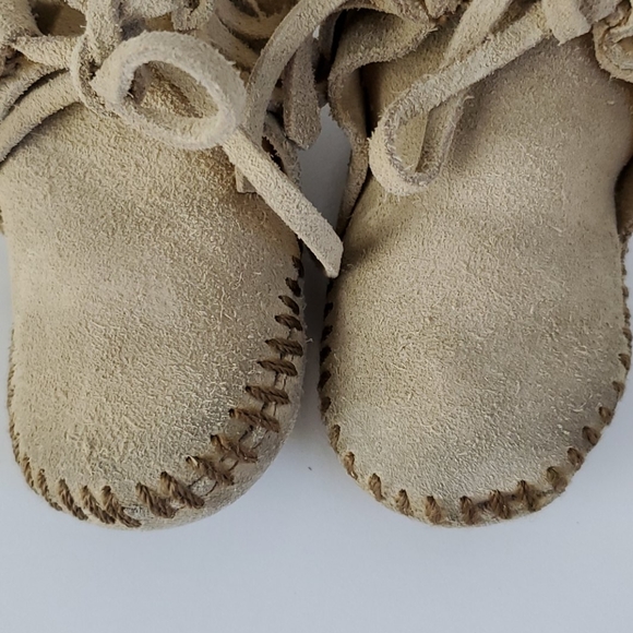 Minnetonka Fringe Baby Bootie Tan - Picture 9 of 13